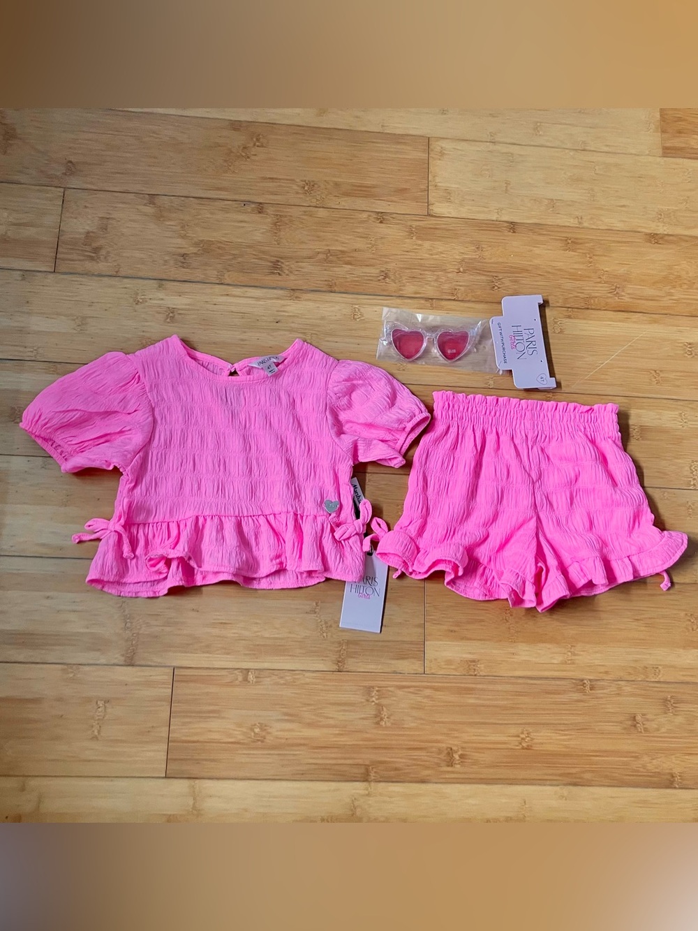NWT Girls Size 4T Outfit -!Neon Pink Ruffle Top & Shorts Set w/Heart Sunglasses